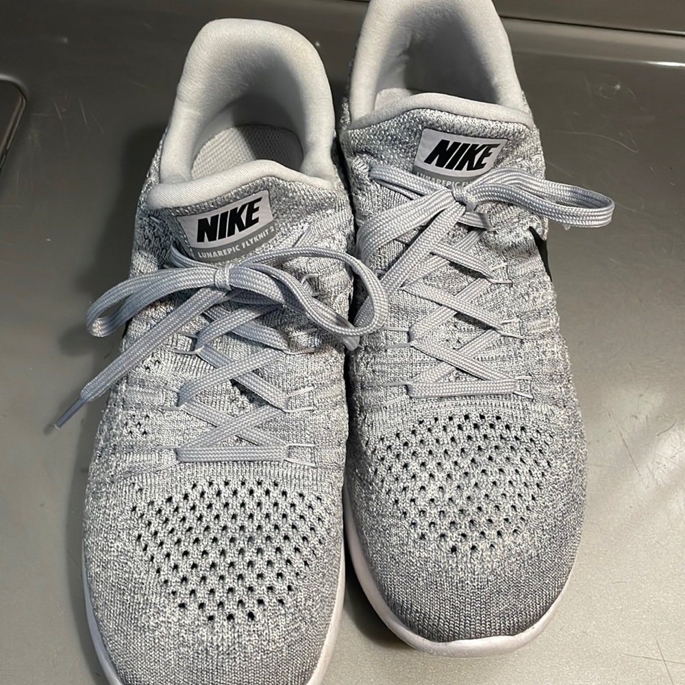 Womens Nike flynit